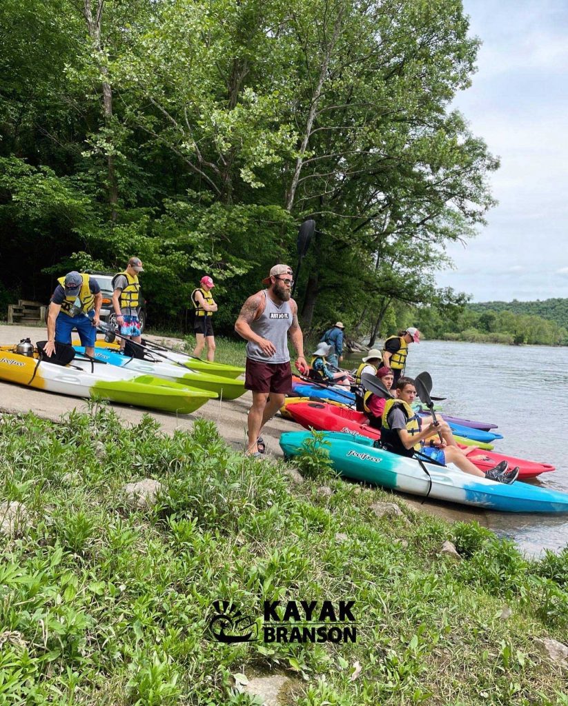 everybody-loaded-in-kayaks-ready-to-go