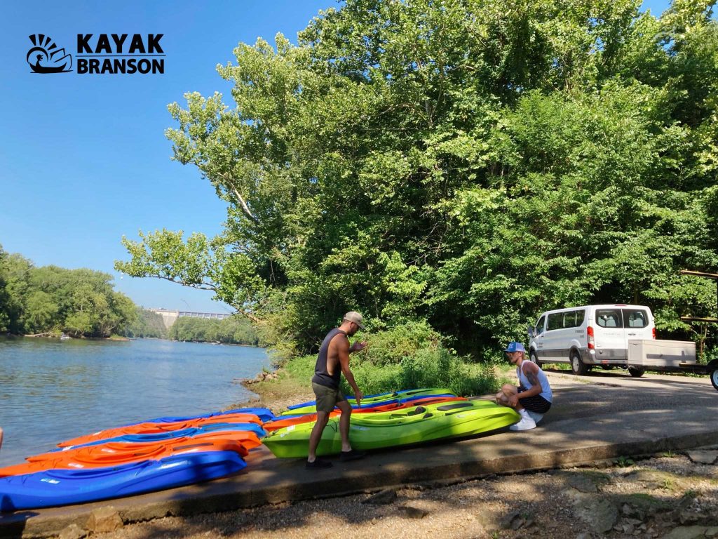 getting-kayaks-ready-for-the-float