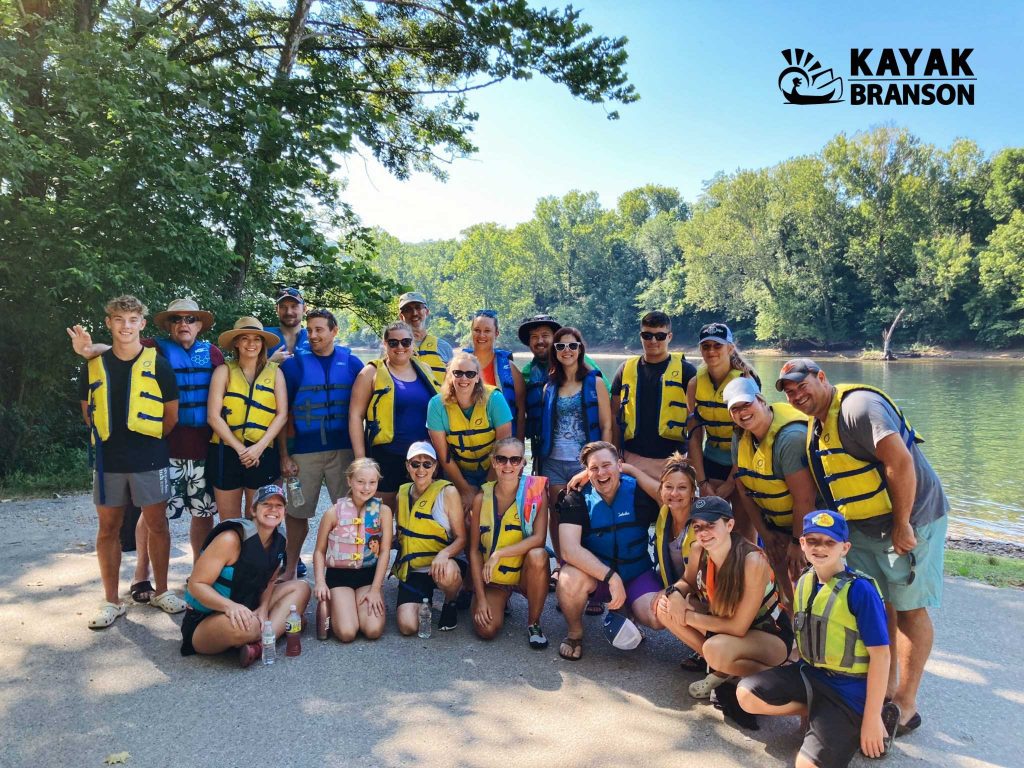 group-photo-before-kayaking