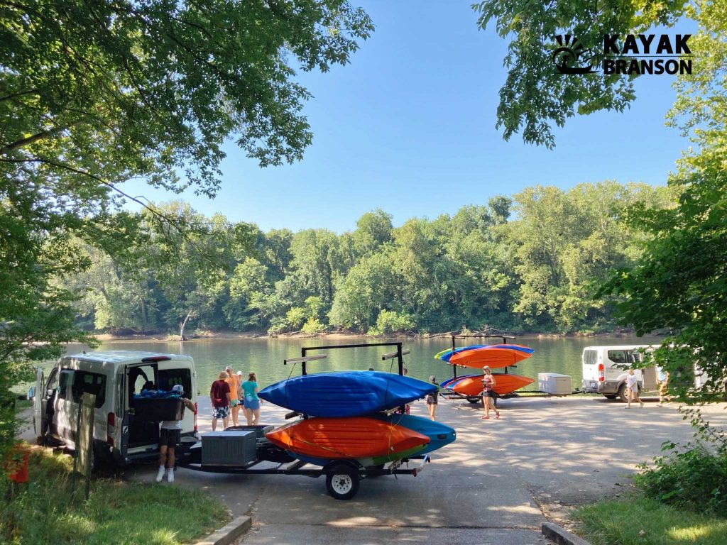 unloading-kayaks-at-the-lake